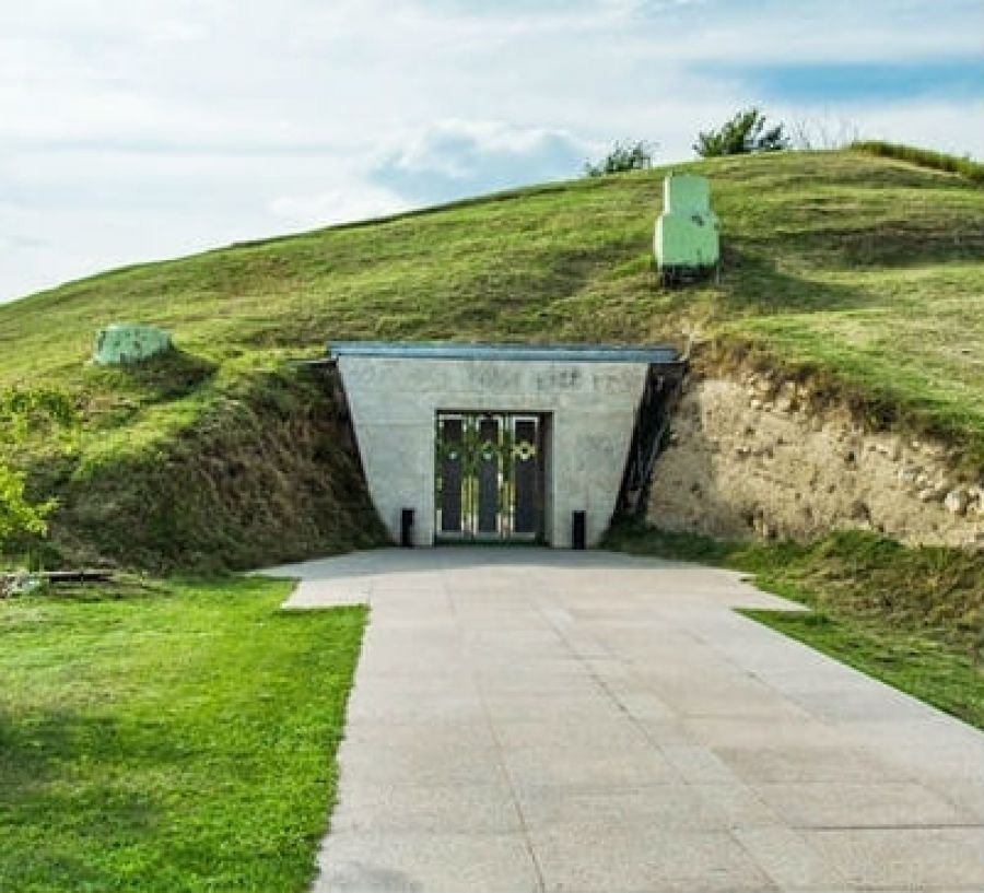 Tombe-Thrace-Sveshtari