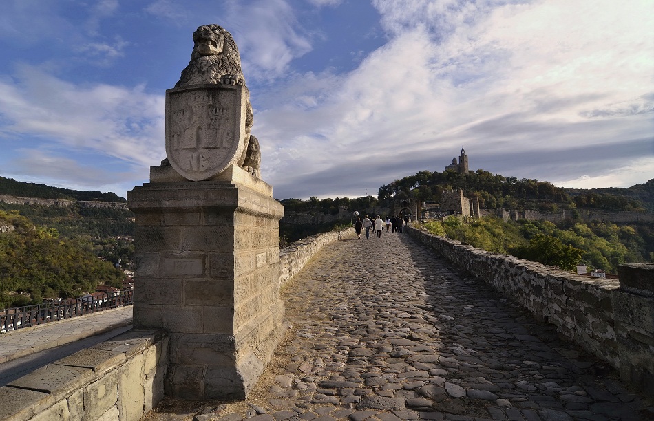 veliko-tarnovo-forteresse-medievale-tsarevets-entree veliko tarnovo-forteresse-medievale-tsarevets-entree