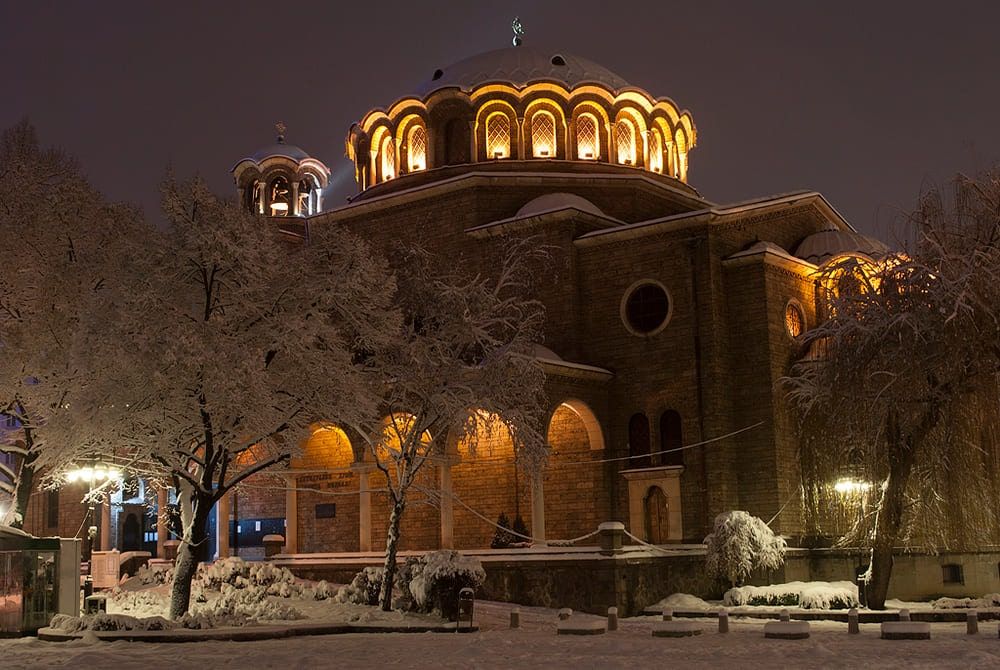 eglise-sveta-nedelya-neige